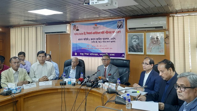 প্রথমস্থান ছেলের, উত্তীর্ণের সংখ্যায় এগিয়ে মেয়েরা