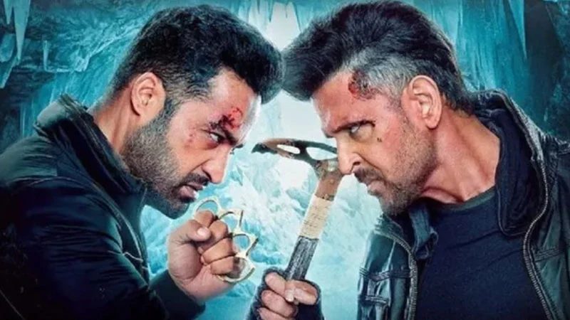 কেউ কাউকে জায়গা ছেড়ে দেননি