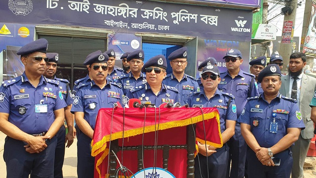 বেশি ভাড়া নিলে অভিযোগ দিন : আইজিপি