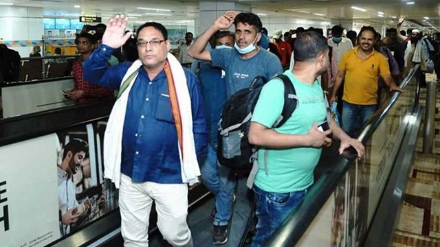 যুদ্ধবিধ্বস্ত সুদান থেকে দেশে ফিরলেন ৩৬০ ভারতীয়