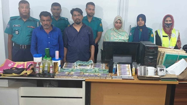 এক কাগজেই হাজার টাকার চার জাল নোট তৈরি