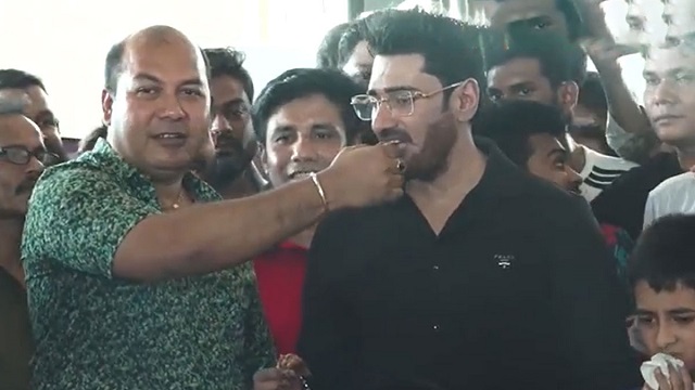 রোজা রেখে কেক খেয়ে ফেললেন অনন্ত জলিল