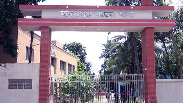 উচ্চ শব্দে গান বাজিয়ে ৪ বছরের শিশুকে ধর্ষণের অভিযোগ