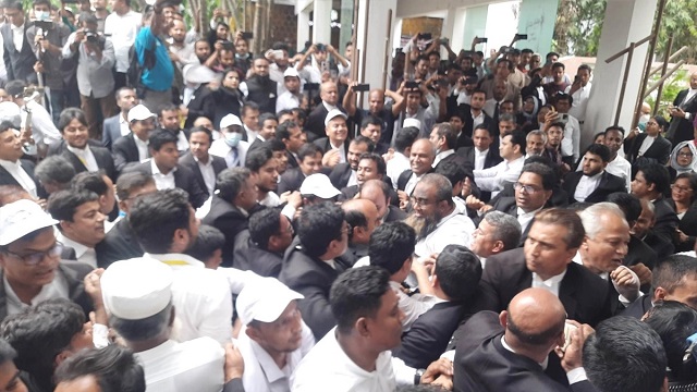 ফের মুখোমুখি অবস্থানে আওয়ামী-বিএনপিপন্থি আইনজীবীরা