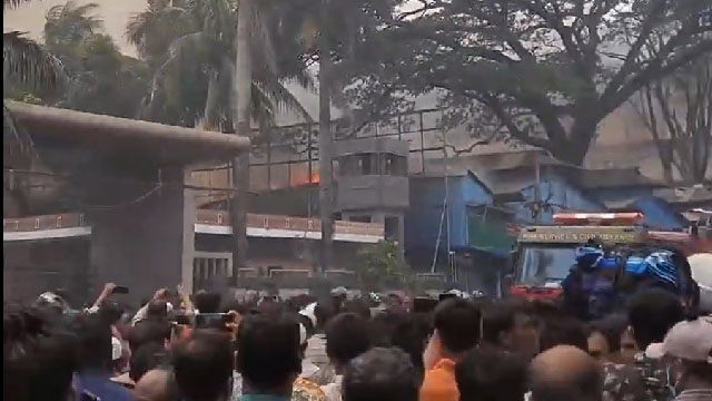 পুলিশ সদর দপ্তরের ব্যারাকে ছড়িয়ে পড়েছে আগুন
