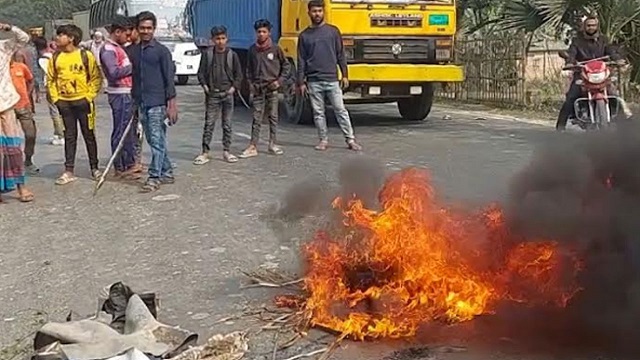 থানার দাবিতে কুষ্টিয়ায় বিক্ষোভ, সড়ক অবরোধ
