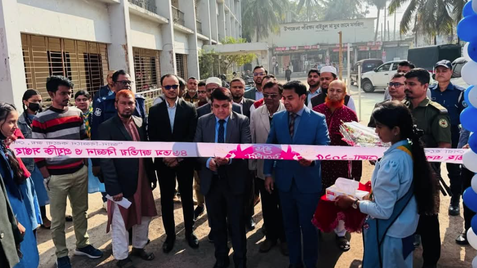 ফিতা কেটে বেলুন উড়িয়ে বিজ্ঞান মেলার উদ্বোধন 