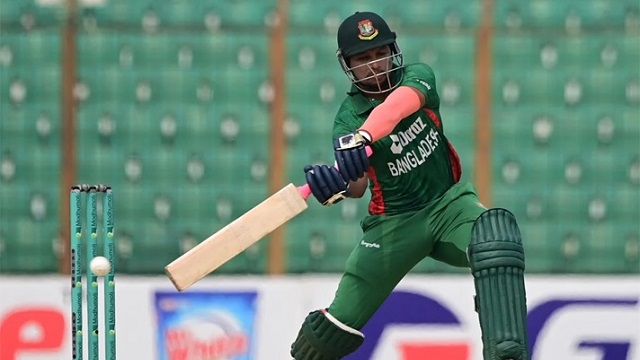লিটনের বিদায়, বাংলাদেশের শতকের পর রনির ফিফটি