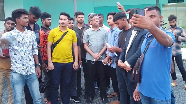 মালয়েশিয়ায় ‘নরক যন্ত্রণায়’ ভুগছেন আটকে পড়া বাংলাদেশিরা