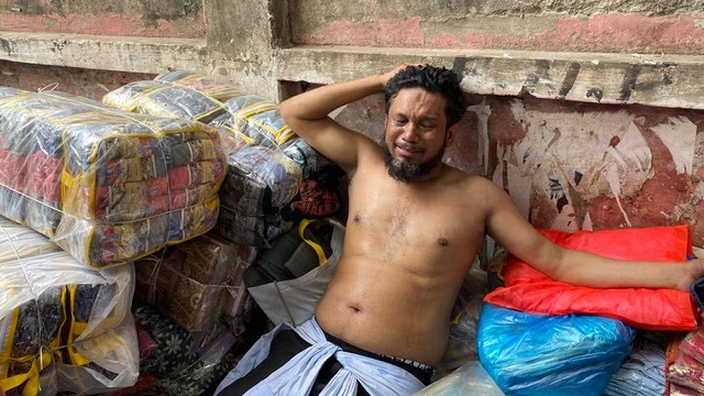 বঙ্গবাজারে আগুন : সব হারিয়ে নিঃস্ব মামুন