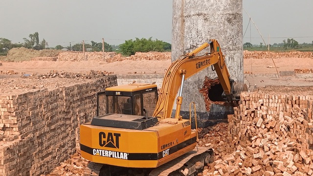 কৃষিজমিতে ইটভাটা, গুঁড়িয়ে দিল প্রশাসন