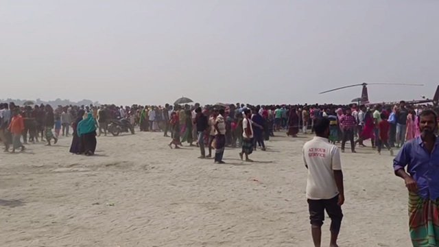 আবারও উড়লো জুলহাসের বিমান, যমুনা পাড়ে মানুষের ঢল