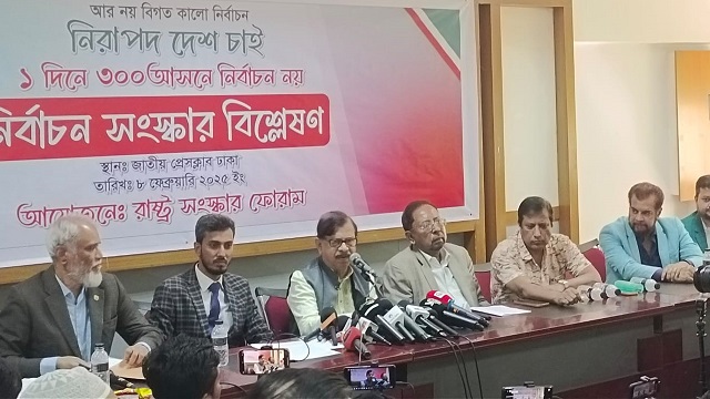 অন্তর্বর্তী সরকার কঠিন সময়ে এসে পড়েছে : মান্না 