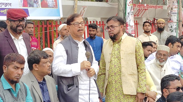 আন্দোলনে হতাহতদের জন্য সরকার যা করছে তা যথেষ্ট নয় : মান্না
