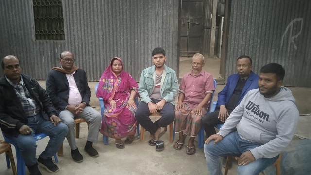 চায়ের দোকান সামলেও মেডিকেলে চান্স