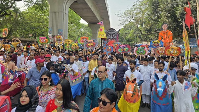 হাজারো প্রাণের উচ্ছ্বাসে শেষ হলো বর্ষবরণ আনন্দ শোভাযাত্রা