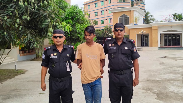 ‘রাস্তায় দাঁড়িয়ে স্কুলছাত্রীদের দেখাই ছিল সাকিবের নেশা’