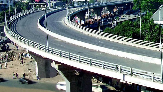 মহাখালী ফ্লাইওভারে ড্রাম ট্রাকের ধাক্কায় শ্রমিক নিহত