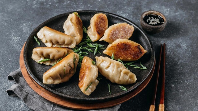 ইফতারে প্যান ফ্রায়েড মোমো তৈরির রেসিপি