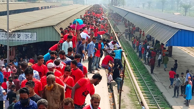 ময়মনসিংহে প্রধানমন্ত্রীকে দেখতে বিশেষ ট্রেনে মানুষের ঢল