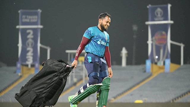 মুশফিককে বাংলাদেশের হিরো আখ্যা লঙ্কান তারকার