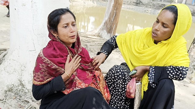ছেলেমেয়ের কাছে বেড়াতে যাওয়ার পথে পুড়ে অঙ্গার মা