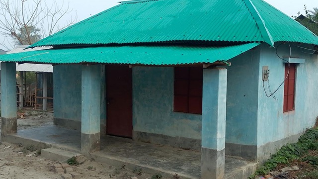 নড়াইলে আশ্রয়ণ প্রকল্পের ঘর এখন কোচিং সেন্টার