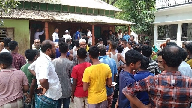 বাবাকে শেষ করে কল দিলেন ৯৯৯-এ