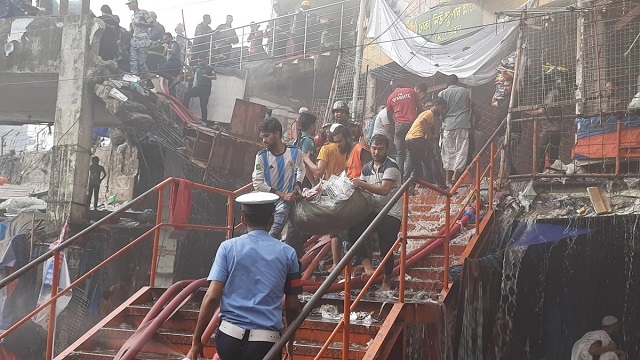 ব্রিজ ভাঙার বুলডোজার থেকে নিউ মার্কেটে আগুনের সূত্রপাত