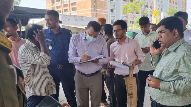 আদালতের সামনে শিয়ালের মাংস বিক্রি, যুবক আটক