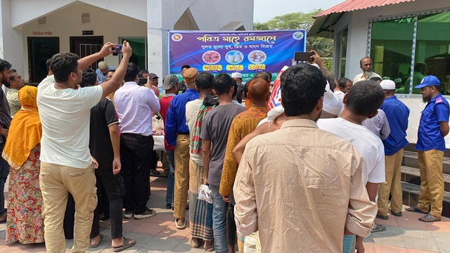 নোয়াখালীতে সুলভ মূল্যে ডিম-দুধ-মাংস বিক্রি শুরু