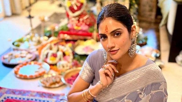 ‘মুসলিম জাতির কলঙ্ক’ নুসরাতকে কটাক্ষ