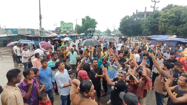 বেড়ায় সকাল-সন্ধ্যা হরতাল চলছে