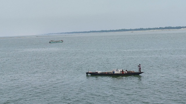 পদ্মায় গরু ব্যবসায়ীদের ট্রলারে ডাকাতি, ৮০ লাখ টাকা লুট