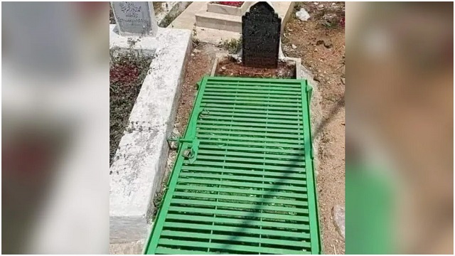 পাকিস্তানে মৃতদেহ ধর্ষণ, লোহার খাঁচায় মেয়ের কবর ঘিরছেন অভিভাবকরা