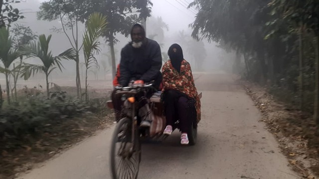 ঘন কুয়াশার আবরণে পঞ্চগড়, কাবু হিমেল বাতাসে