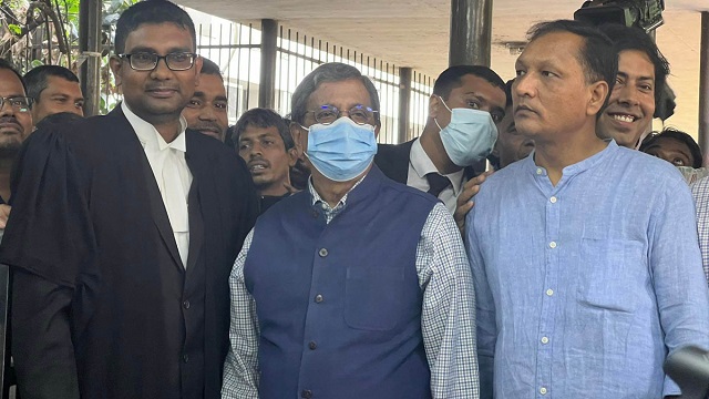 প্রথম আলো সম্পাদককে আগাম জামিন দিয়েছেন হাইকোর্ট