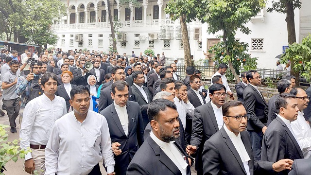 সুপ্রিম কোর্টে পাল্টাপাল্টি বিক্ষোভ, পুলিশ মোতায়েন