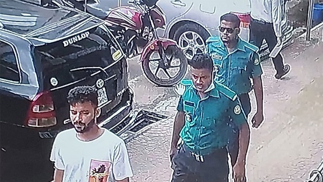 ব্যাংকে ঢুকে ২০ লাখ টাকা ছিনতাই, দুই পুলিশসহ ৫ জন কারাগারে