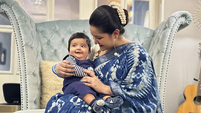 ‘শুটিংয়ের সময় পেটে, মুক্তির সময় কোলে’