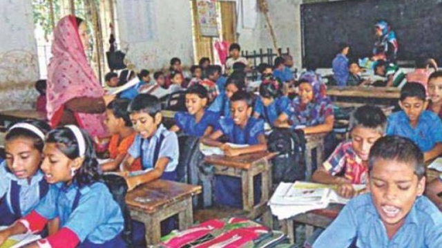 প্রাথমিক শিক্ষকদের ফেসবুক ব্যবহারের ওপর নজরদারি জোরদার