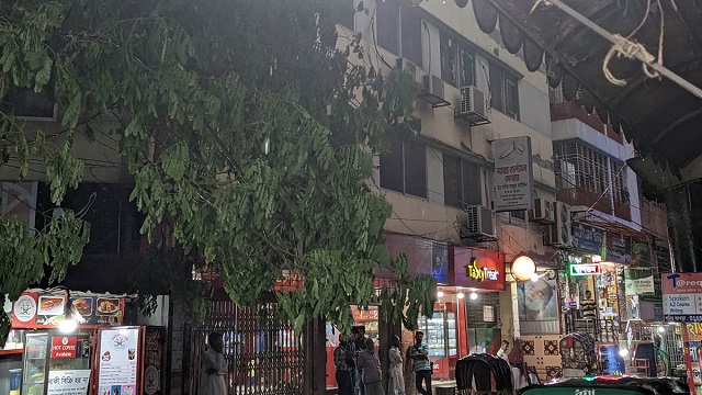 ঘোর অন্ধকার নামিয়ে রাজধানীতে স্বস্তির বৃষ্টি