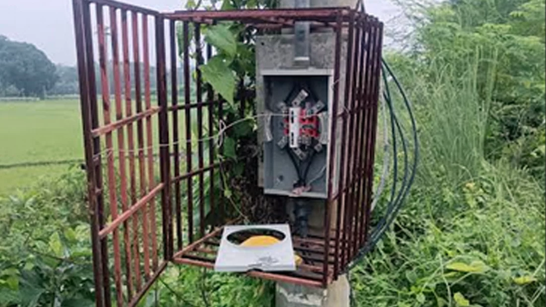 এক রাতে পল্লী বিদ্যুতের ৬ মিটার চুরি, মোবাইল নম্বর রেখে গেছে চোরেরা