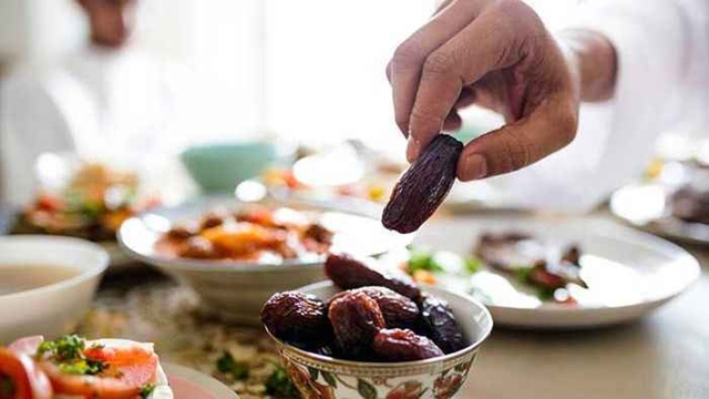 খেজুর খেয়ে কেন ইফতার করা হয়?