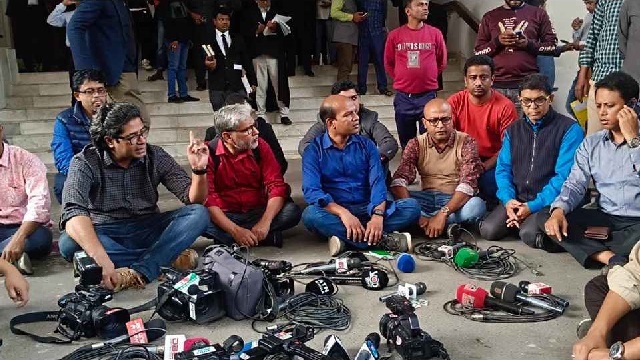 সংবাদ সম্মেলনে বিএনপি কর্মীদের হট্টগোল