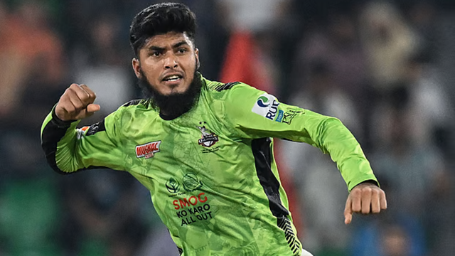 ৩ উইকেট নিয়ে রিশাদ জিতলেন আইফোন