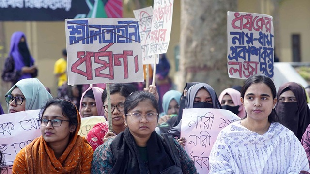 অবরোধ তুলে নিলেন রাবি শিক্ষার্থীরা, নতুন কর্মসূচি ঘোষণা