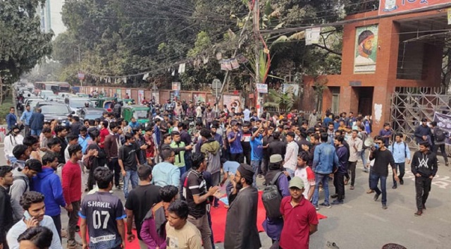 শিক্ষা উপদেষ্টার বক্তব্য প্রত্যাখ্যান, ‘এখনই’ অবরোধের ঘোষণা