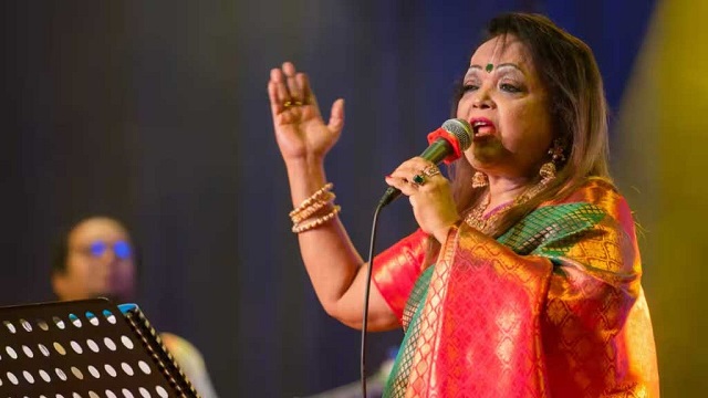 মঞ্চে অসুস্থ হয়ে পড়েন সাবিনা ইয়াসমিন, এখন কেমন আছেন গায়িকা? 