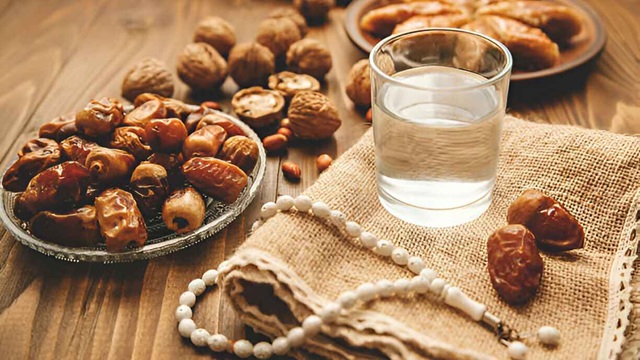 সাহরিতে পানি খেয়ে রোজা রাখা যাবে?